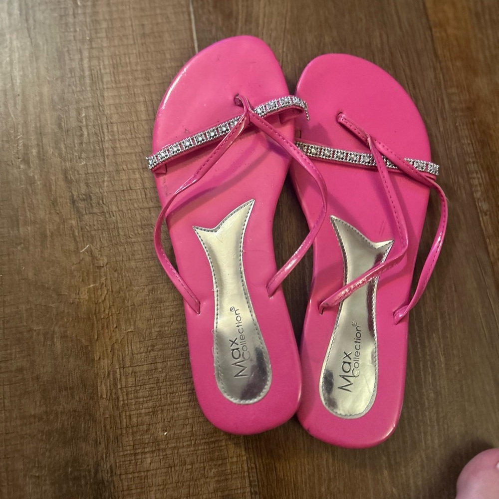 Vibrant Pink Glittery Sandals with Rhinestone Embellishments